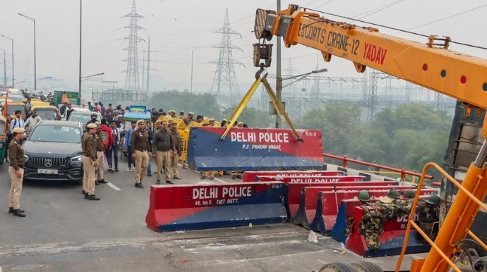 Fermerlər dəmir yolunu bloklayıblar