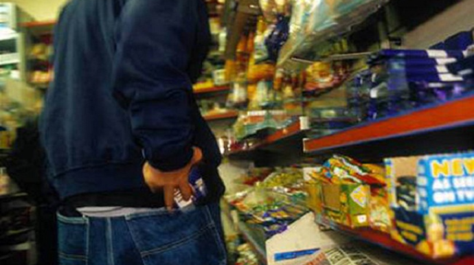 Bakıda mağazadan 750 manat oğurladı - 8 il 6 ay həbs olundu 