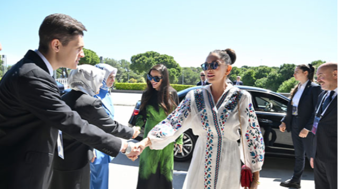 Mehriban Əliyeva qızı ilə Antalyada panel iclasında - FOTO