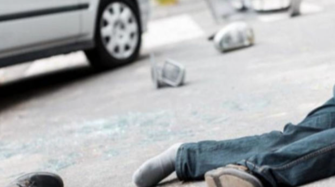 Şəmkirdə piyada qəza zamanı qarşıdan gələn avtomobilə çırpıldı