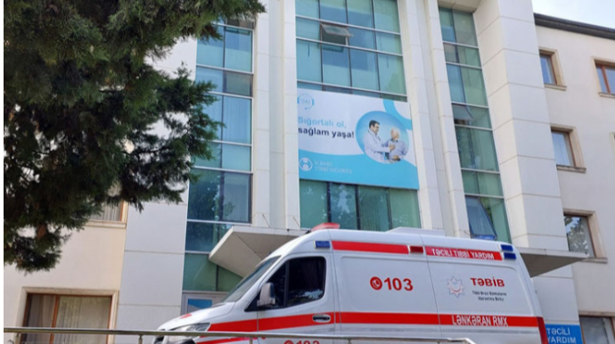 Müəllimlərin olduğu avtomobil dərəyə aşdı  - Ata və oğlunun vəziyyəti ağırdır