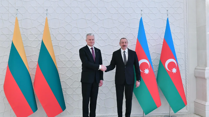 İlham Əliyev litvalı həmkarını təbrik etdi 