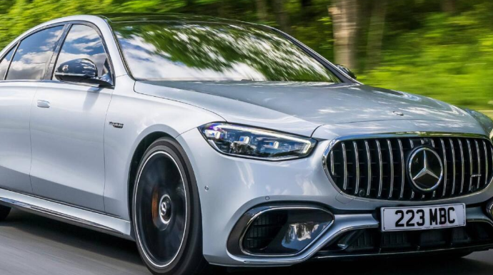 Прибыль Mercedes-Benz в первом полугодии упала более чем в два раза 