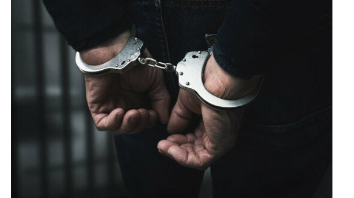 Salfetin içində narkotik satılması ilə bağlı yalan məlumat yayan şəxs saxlanıldı