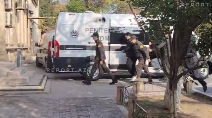 Şəhidlər xiyabanında qeyri-etik videolar çəkən əcnəbilərin məhkəməsi başlayıb - YENİLƏNİB