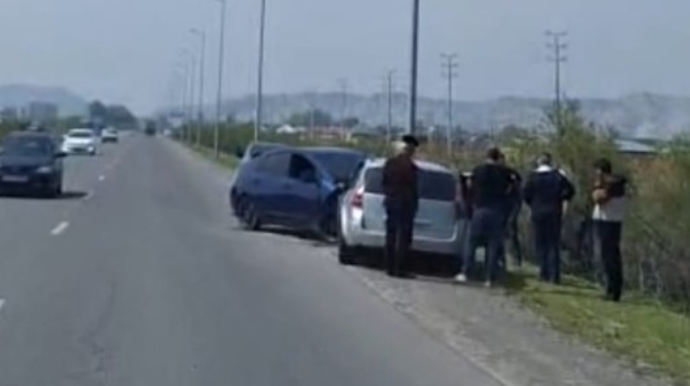 Yevlaxda iki maşın toqquşdu - VİDEO 