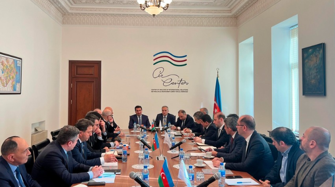 Hikmət Hacıyev beyin mərkəzlərinin rəhbərləri ilə Ermənistanla normallaşmanı müzakirə edib 