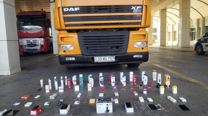 Yük avtomobilindən qanunsuz dərman, mobil telefon və kosmetik vasitələr müsadirə edilib  - FOTO