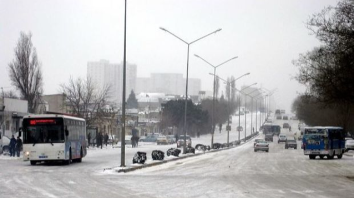 DYP-dən XƏBƏRDARLIQ: “Hava şəraitinə uyğun sürət həddi seçilməlidir” 