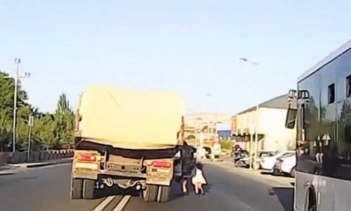 Bakıda “KamAZ” ana və uşaqlarını vurdu, azyaşlı öldü - MƏHKƏMƏ