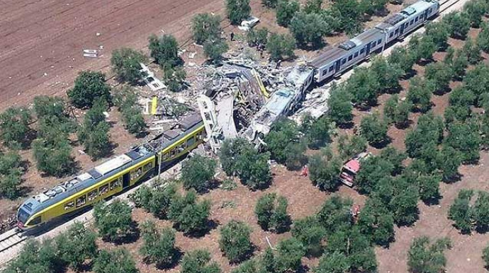 İtaliyada iki qatar toqquşdu