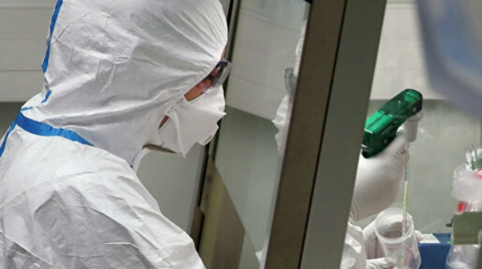 Məşhur müğənni koronavirusa yoluxdu: Həkimləri qovub   - FOTO