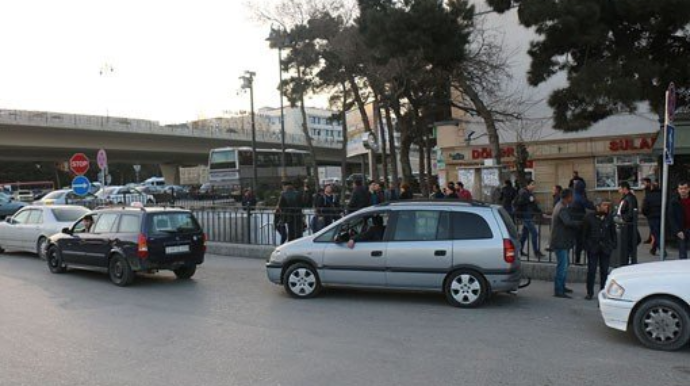 Bakıda AĞIR QƏZA  - Manatlıq taksilərin "qovma şousu"  faciə ilə nəticələndi