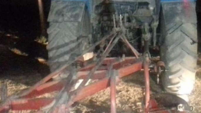 "07" traktorun qoşqusuna çırpıldı: 2 nəfər xəsarət aldı - FOTO