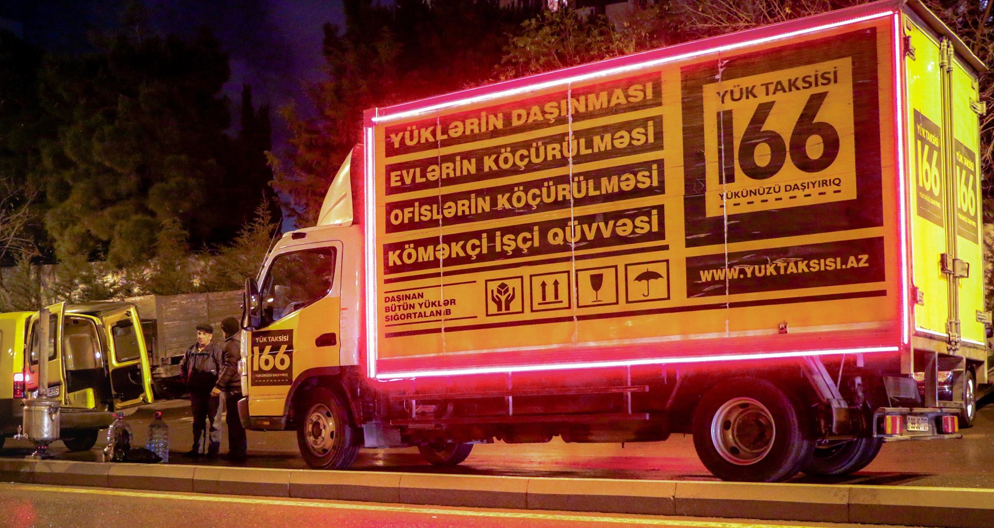 Beynəlxalq çay günündə vətəndaşlara samovar çayı paylandı - FOTO