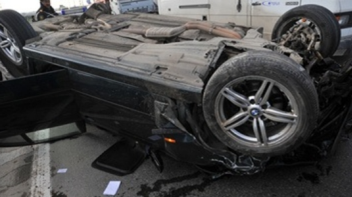 Goranboyda minik maşını aşdı: ana və azyaşlı övladı... 