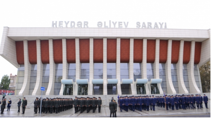 Zəfər Günü münasibətilə Bakıda hərbçilərin yürüşü keçirilib - YENİLƏNİB   - FOTO