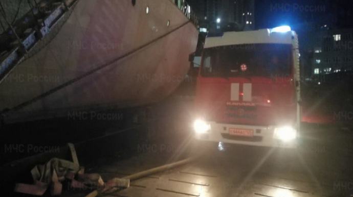 Rusiyada gəmidə yanğın baş verib, 18 dənizçi təxliyə edilib 