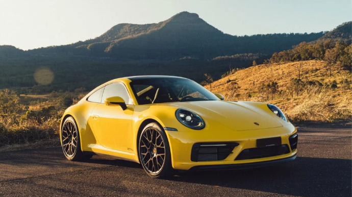 "Porsche"nin  xalis mənfəəti kəskin azaldı