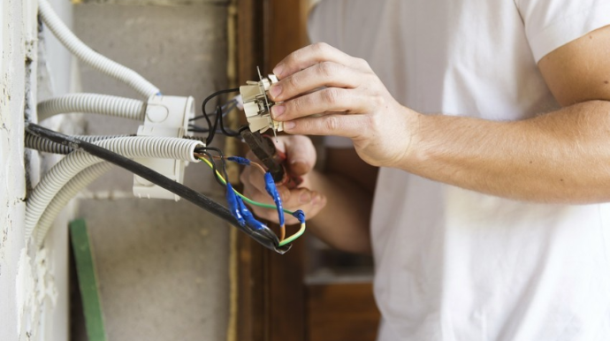 Gədəbəydə 17 yaşlı oğlanı elektrik cərəyanı vuraraq öldürüb