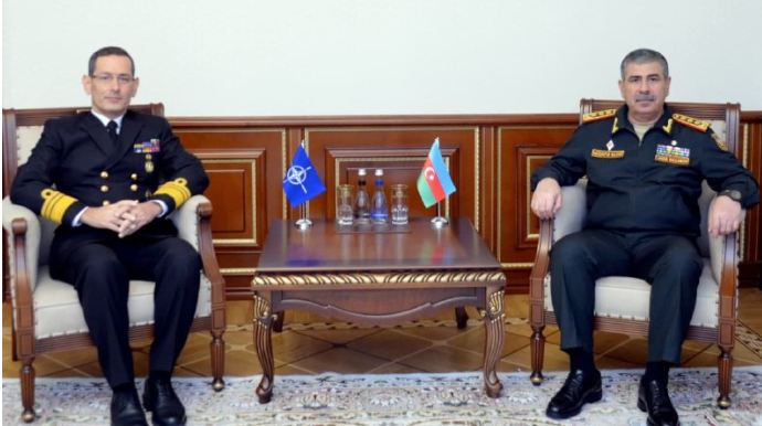 Zakir Həsənov NATO kontr-admiralı ilə Ermənistanla sərhəddəki vəziyyəti müzakirə etdi - FOTO 