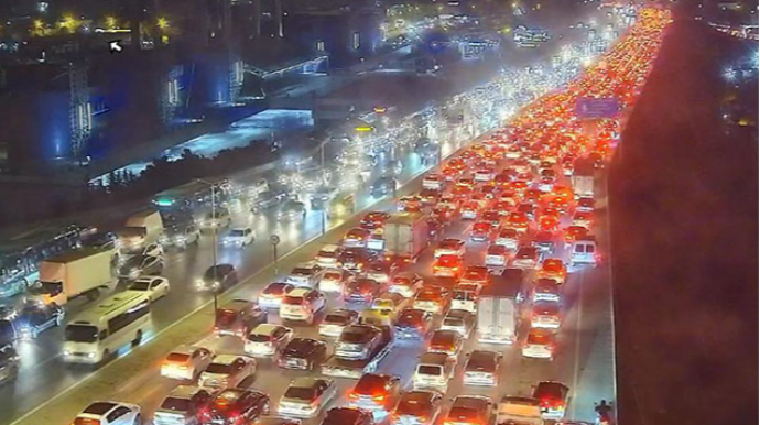 Bu yollarda tıxac var - SİYAHI - FOTO 