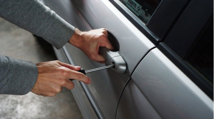 Qaçırılan maşın Bakının mərkəzində tapıldı 