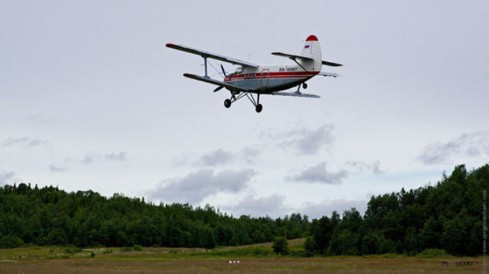 Meşələrdə yanğın ocaqlarını təyin edən təyyarə qəza enişi edib