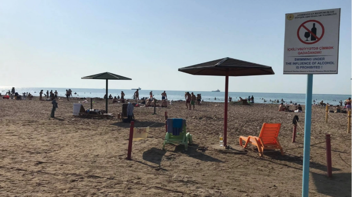 Bakıdakı çimərliklərdə son durum: Yenə natəmizlik, yenə üfunət... - VİDEO