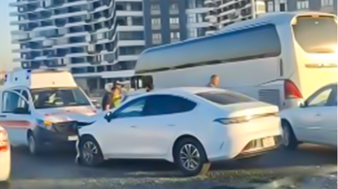 Bakı-Sumqayıt yolunda “BYD” “Vaz”la  toqquşdu - VİDEO