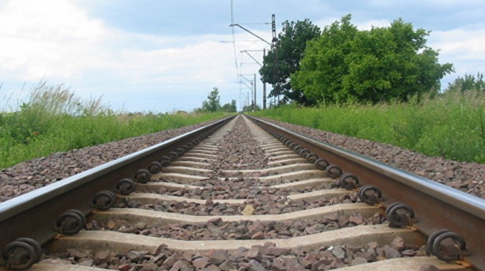 Gürcüstanda sürüşmə səbəbindən dəmir yolu əlaqəsi kəsilib 