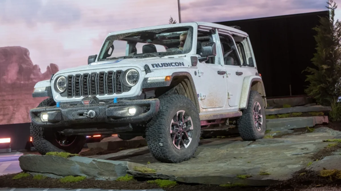 "Jeep" avtomobillərində kütləvi nasazlıq: 1.3 milyon maşın geri çağırılır 