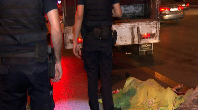 Bakıda avtomobil piyadanı vurub öldürdü - FOTO 