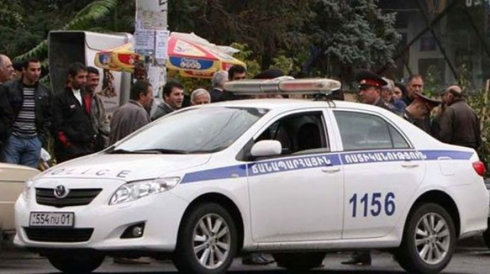 Ermənistanda “Mismar”  ləqəbli məmuru döyənin “Çəkic”  olduğu ortaya çıxdı  