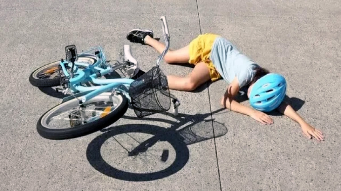 Gəncədə velosipeddən yıxılan azyaşlı xəstəxanada ölüb