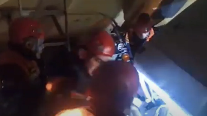 Qala qəsəbəsində avtomobil qatarla toqquşdu - VİDEO