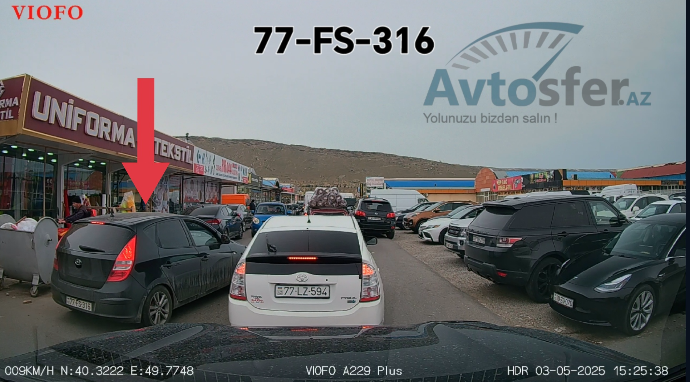 В Баку водитель проехал против движения и попал на камеру - ВИДЕО 