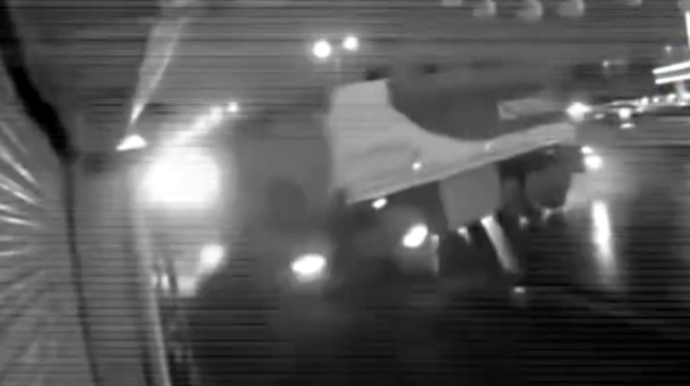 Yanacaq daşıyan yük avtomobili evə çırpıldı - VİDEO