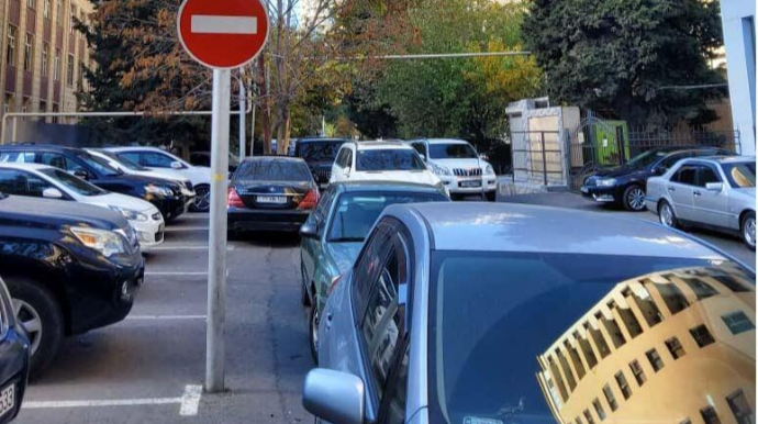 SÜRÜCÜLƏRİN NƏZƏRİNƏ!  - Bu yol birtərəfli oldu  - FOTO