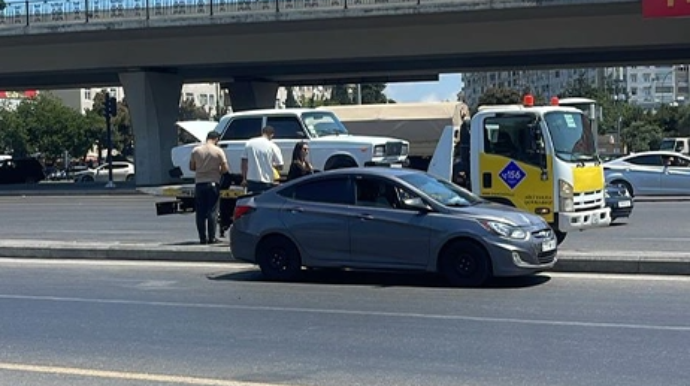 Bakıda zəncirvari qəza: Üç avtomobil toqquşdu - VİDEO