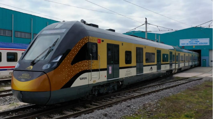 İlk şəhərətrafı qatar istehsal olundu 