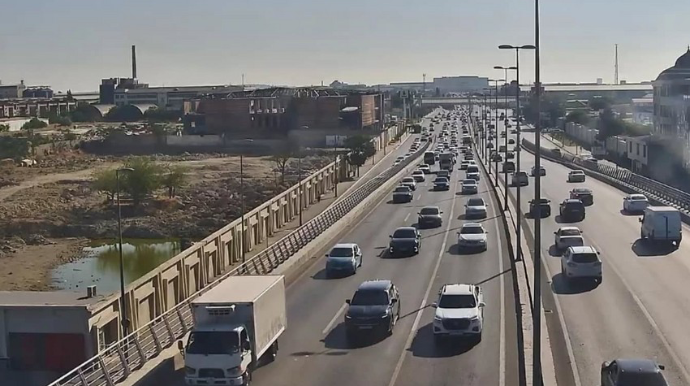 Bakının bir sıra yollarında tıxac yaranıb – SİYAHI