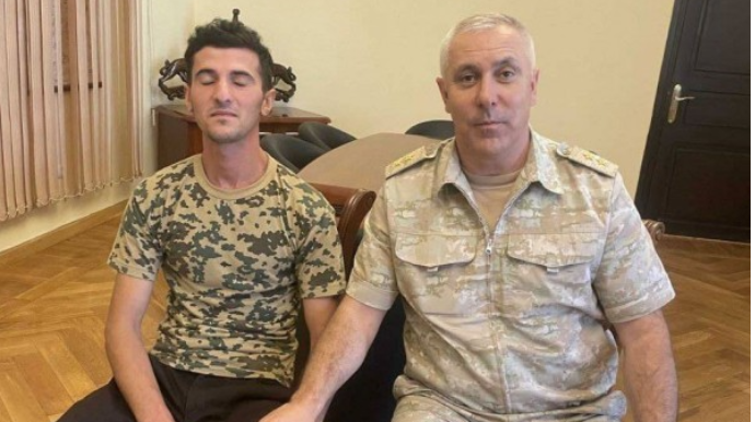 Rüstəm Muradov əsir Cəmil Babayevlə görüşdü  - FOTO