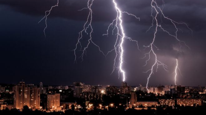 Meksikada futbolçuları ildırım vurdu: Ölənlər var 