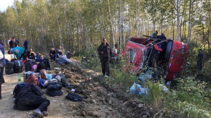 Reys avtobusu yol kənarına aşdı;  4-ü ağır, 19 yaralı - FOTO 