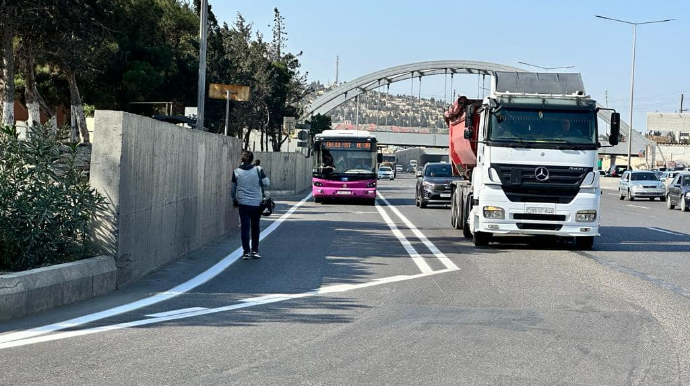 Taksilər avtobus zolağına girməlidir? - EKSPERTDƏN QURUMLARA TƏKLİF - VİDEO 