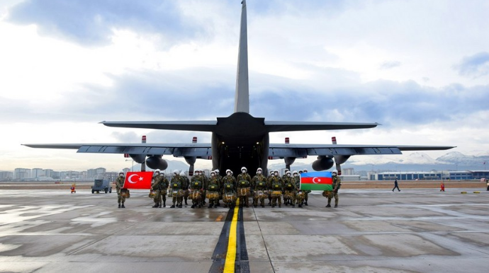 Azərbaycan hərbçiləri Türkiyədə paraşüt təlimlərinə cəlb olunublar - FOTO