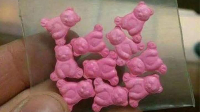 Məktəblərdə şagirdlərə narkotik təklif edilməsi iddiasına - RƏSMİ 