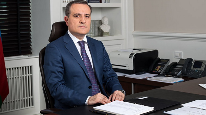 Şöbə müdirinə karantini pozduğuna görə töhmət verildi 