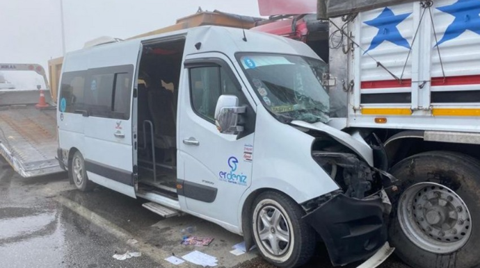 Şagirdləri daşıyan avtobus qəzaya düşüb, ölən və yaralananlar var 
